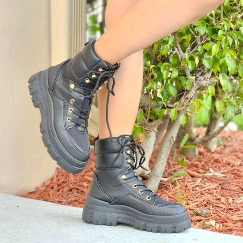 Black Women’s Platform Combat Boots Ankle Pull-On Style Faux Leather - Picture 3 of 6